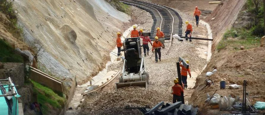 Trabajos en la vía férrea del corredor Bogotá–Belencito