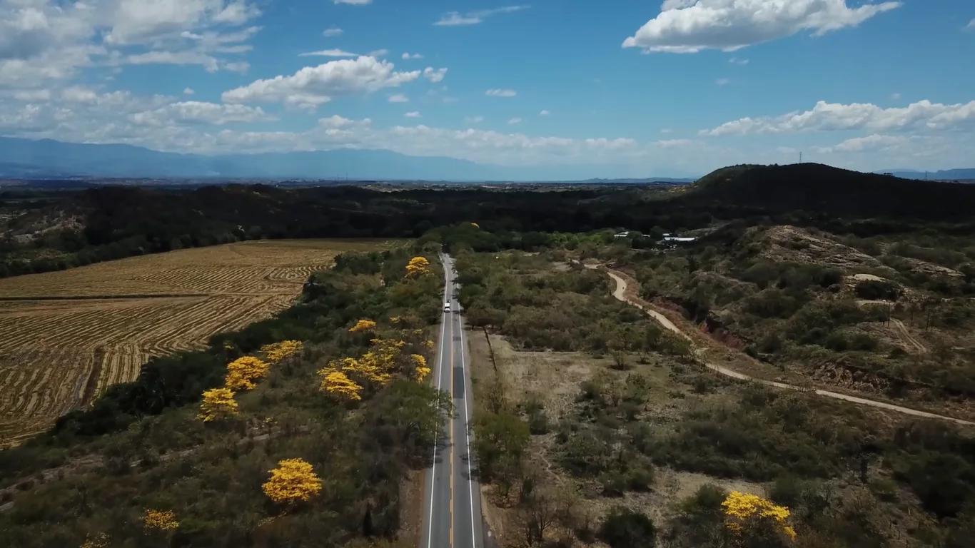Vista aérea del trazado vial en la unidad funcional 3 de Neiva–Espinal–Girardot
